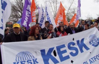 AKP'ye KHK yetkisi KESK tarafından protesto edildi