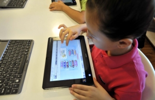 Okul Çantaları Yerini Tablet Bilgisayarlara Bırakıyor