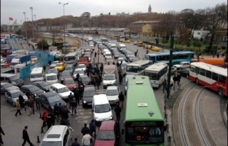 İSTANBUL TRAFİĞİNDE OTOBÜS YOLU UYGULAMASI PAZARTESİ...