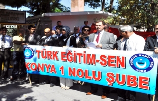 TÜRK EĞİTİM SEN KONYA BAYRAK ŞİİRİ DAĞITIYOR...