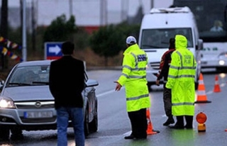 TRAFİKTE BUNU YAPAN YANDI 