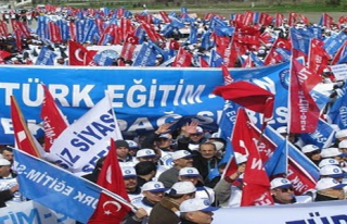 DİYARBAKIR' DA  YILIN ANNESİ ZEKİYE ARAN ...