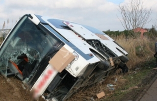 ÖĞRETMENLERİ TAŞIYAN OTOBÜS DEVRİLDİ: 1 ÖLÜ...