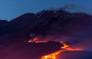 Avrupa'nın En Yüksek Aktif Yanardağı Etna'dan...