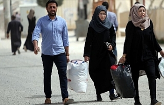 Tel Abyad İlçe Merkezinden Ayrılan Siviller Evlerine...