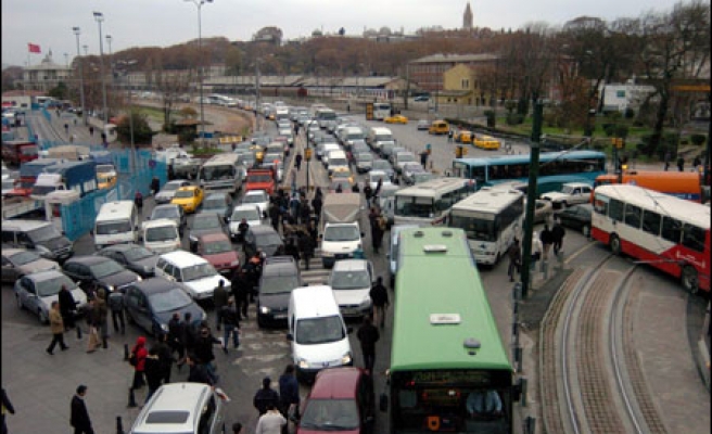 İSTANBUL TRAFİĞİNDE OTOBÜS YOLU  UYGULAMASI  PAZARTESİ  BAŞLIYOR! OTBÜS YOLLARI AYRILIYOR !