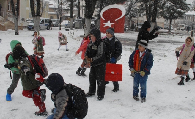 İSTANBUL'  DA BAZI OKULLAR TATİL EDİLDİ ...