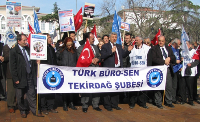 TÜRK BÜRO SEN TEKİRDAĞ ŞUBESİNDEN MAAŞ ARTIŞI VE ADALETSİZLİKLERE KARŞI PROTESTO EYLEMİ