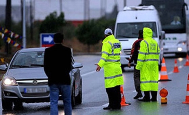 TRAFİKTE BUNU YAPAN YANDI 