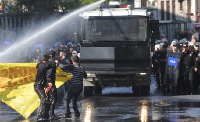 İSTANBUL'DA 1 MAYIS'I KUTLAMAK İSTEYENLER NELER YAŞADI. İŞTE AYRINTILAR