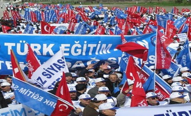 DİYARBAKIR' DA  YILIN ANNESİ ZEKİYE ARAN ...