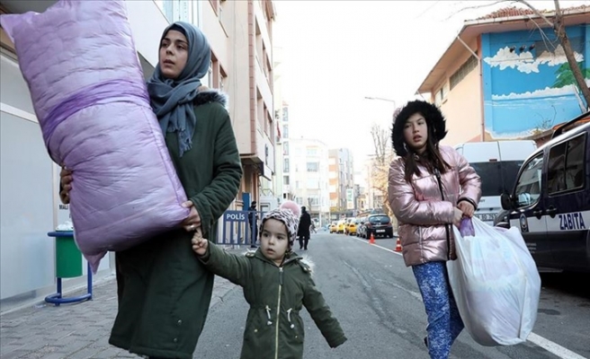 Türkiye Seferber Oldu! Deprem Bölgesine Yardım Malzemeleri Gönderildi